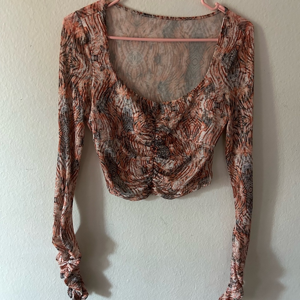 Stretchy M long sleeve crop top